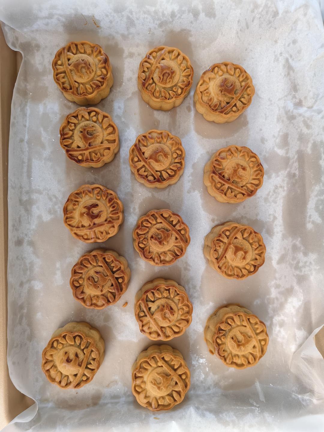 广式豆沙蛋黄月饼（步骤超详细，新手适用）