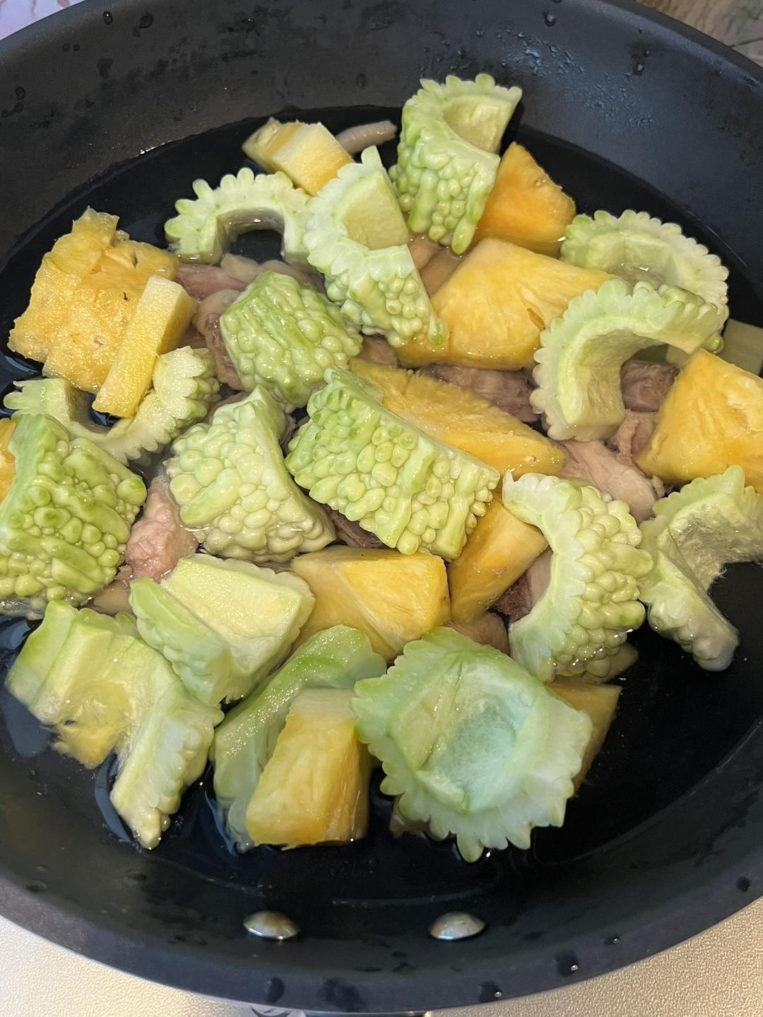 凤梨苦瓜鸡汤