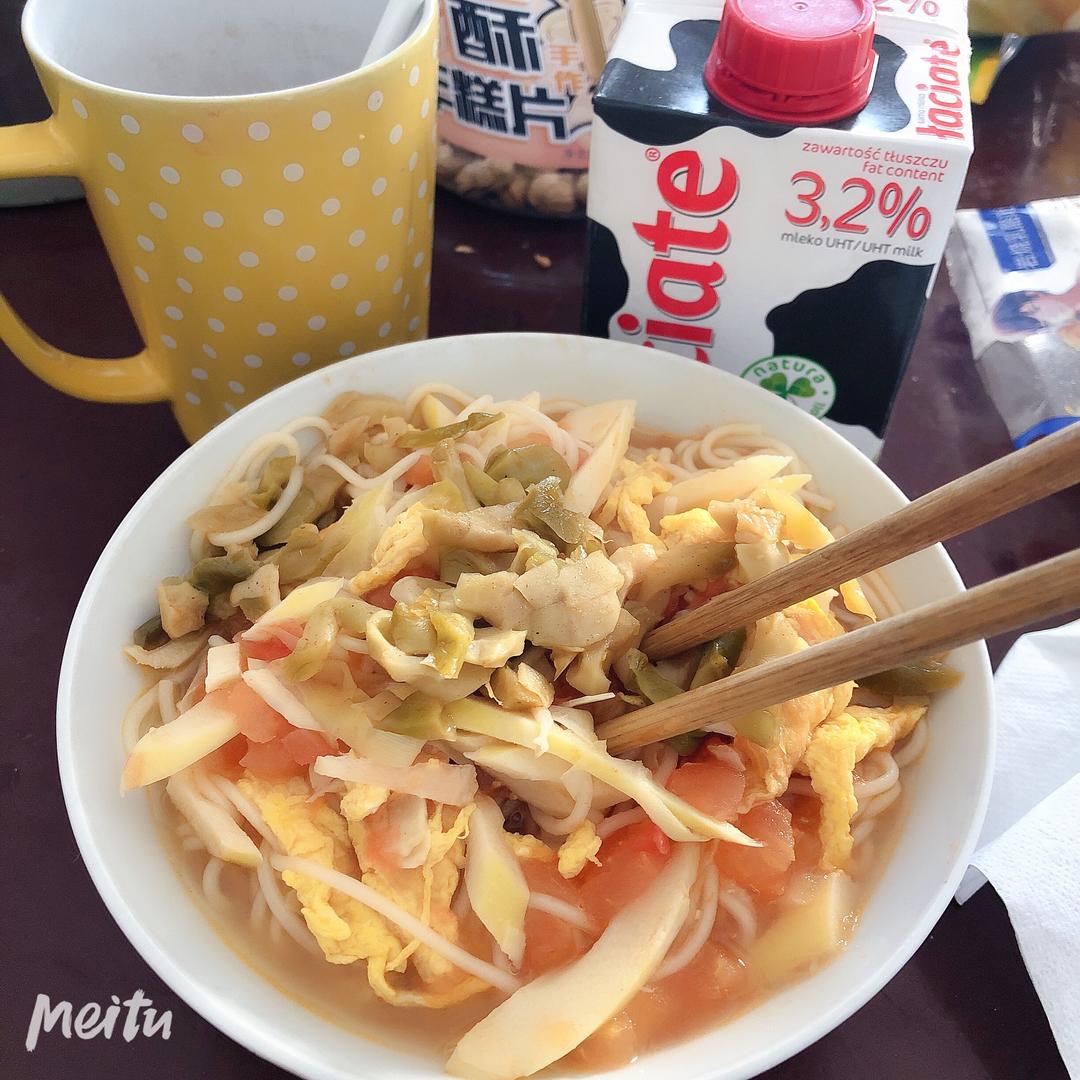 一碗不够吃的番茄鸡蛋面🍜
