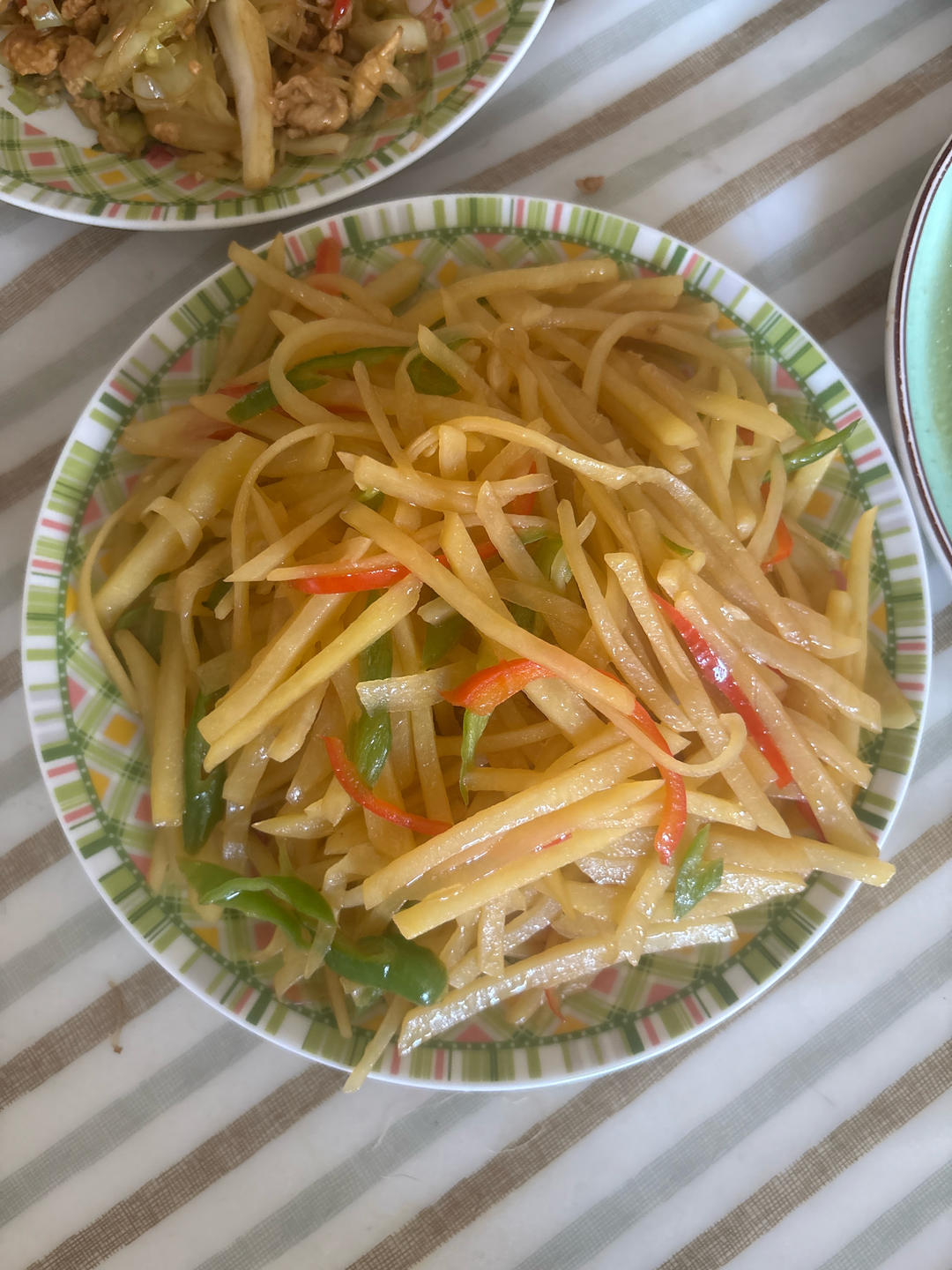 不用焯水一样炒出脆脆的酸辣土豆丝