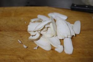 奶油芦笋鸡肉蘑菇通心粉的做法 步骤4
