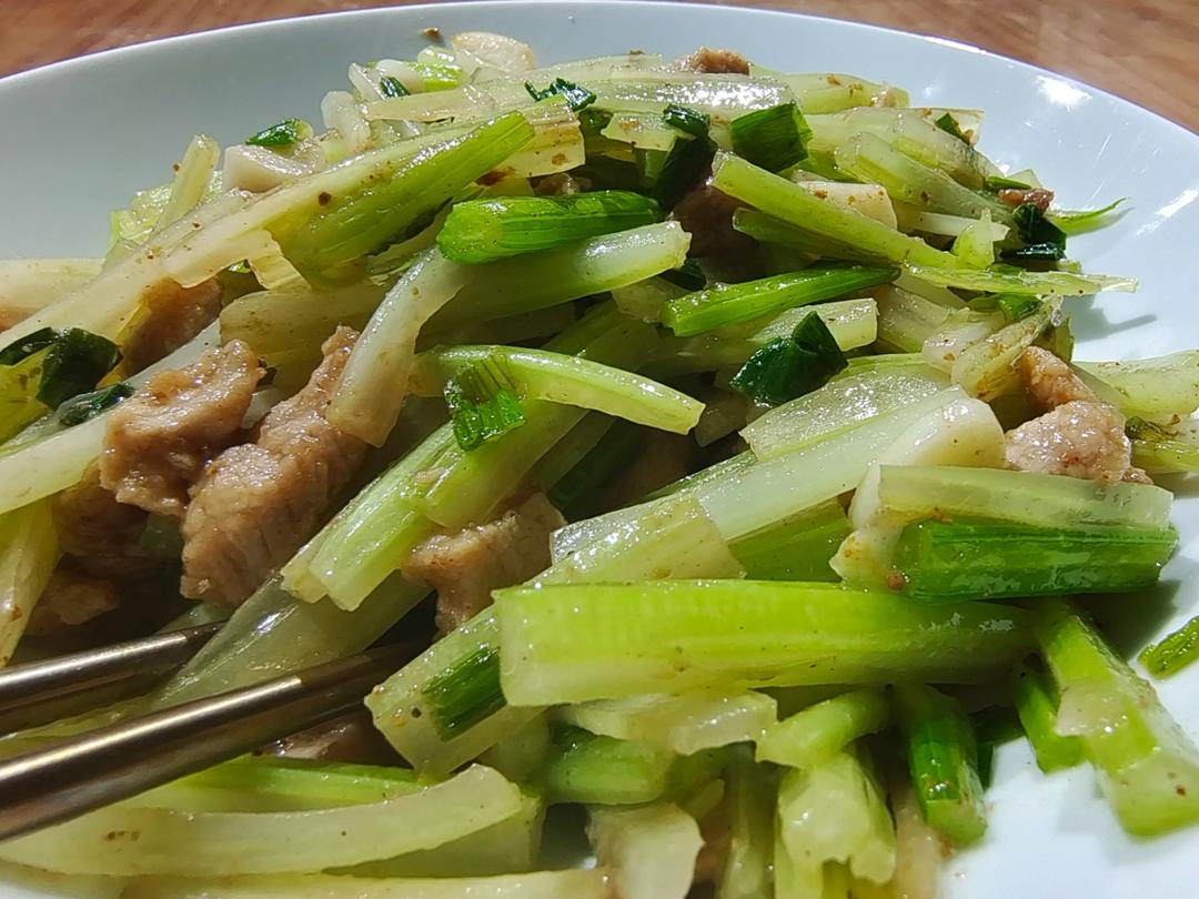 芹菜炒牛肉 快和我一起做！超级嫩！家常快手简单！