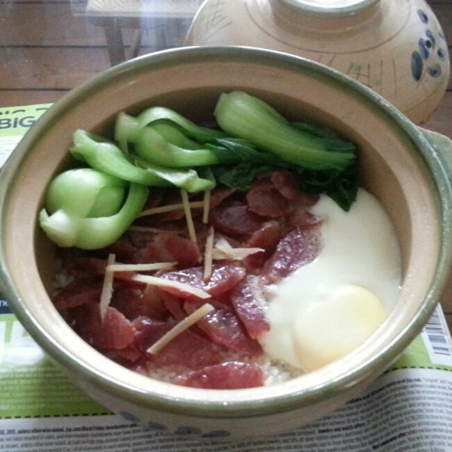 广式腊味煲仔饭