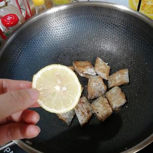香煎带鱼的做法 步骤4