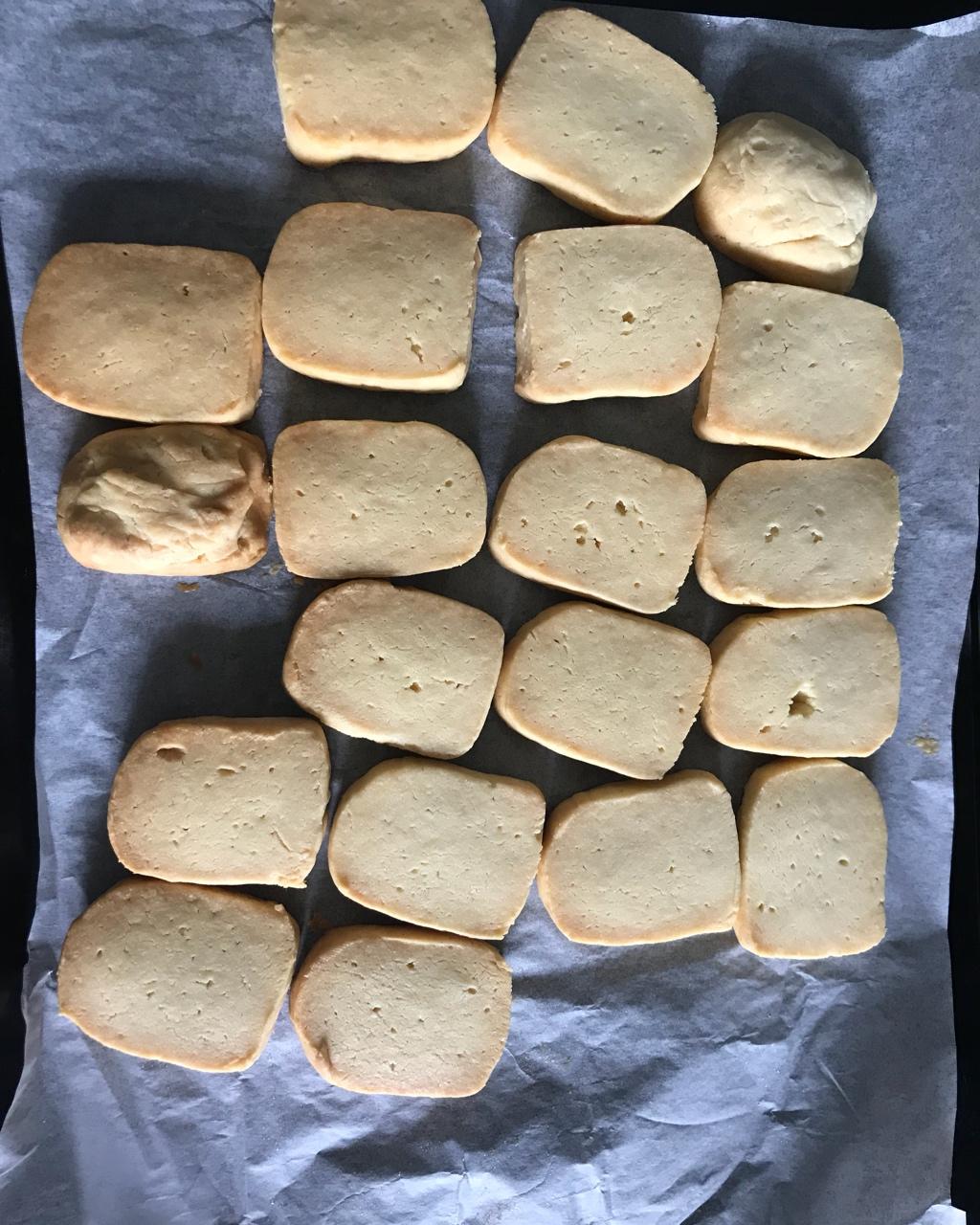 极简风炼奶小饼干