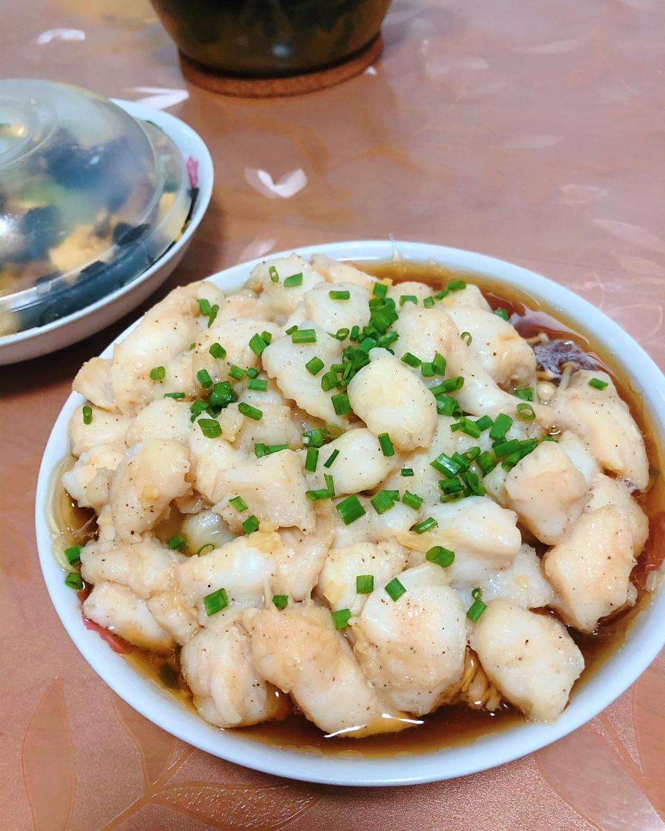好吃不胖的金针菇粉丝蒸巴沙鱼
