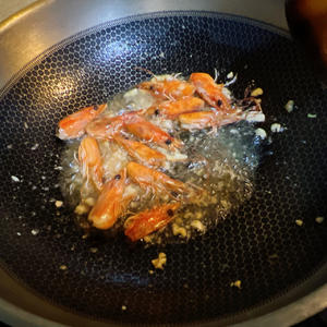 超鲜的萝卜丝虾汤的做法 步骤3