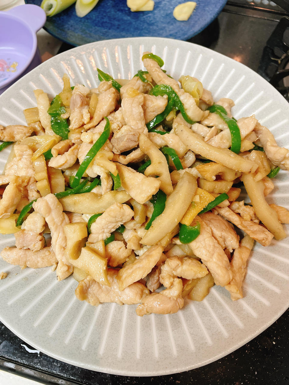 简单又下饭的青椒莲藕炒肉