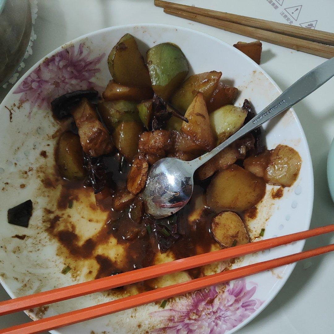 五花肉烧萝卜