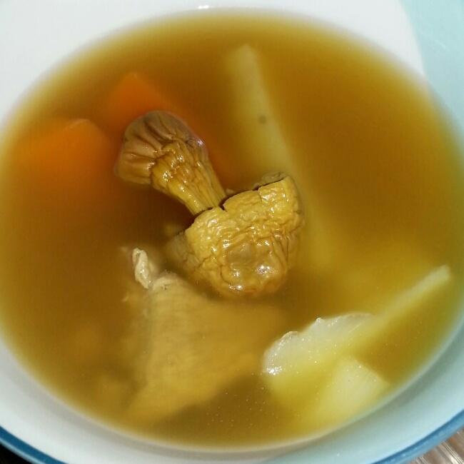 姬松茸山药排骨汤的做法