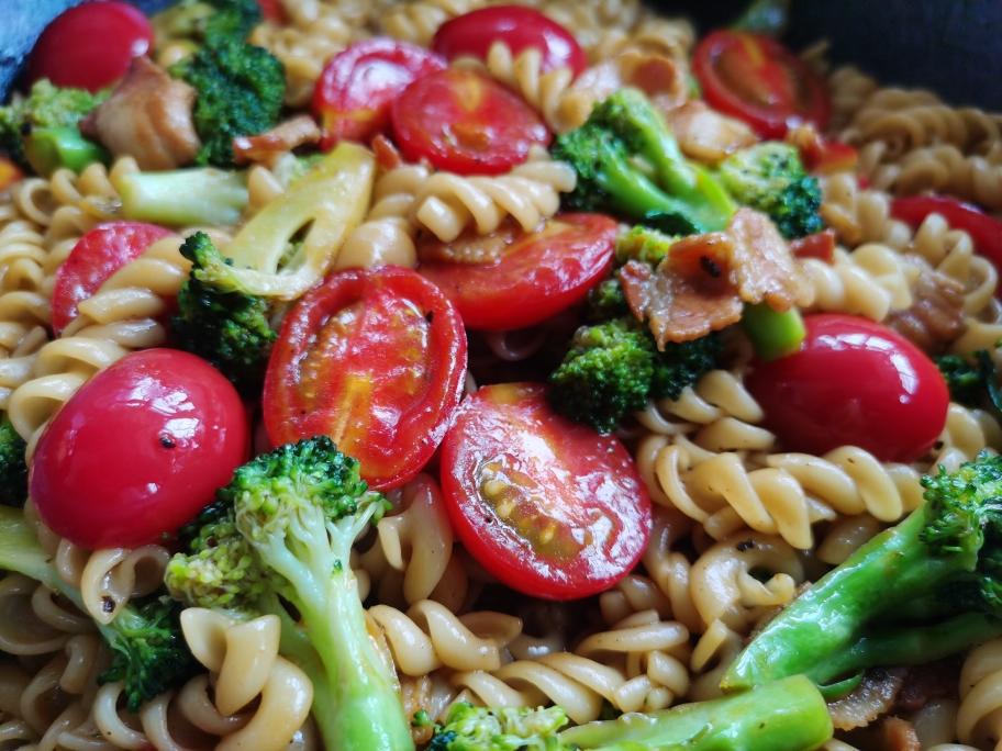 培根时蔬螺旋意面（一点不输西餐厅）的做法