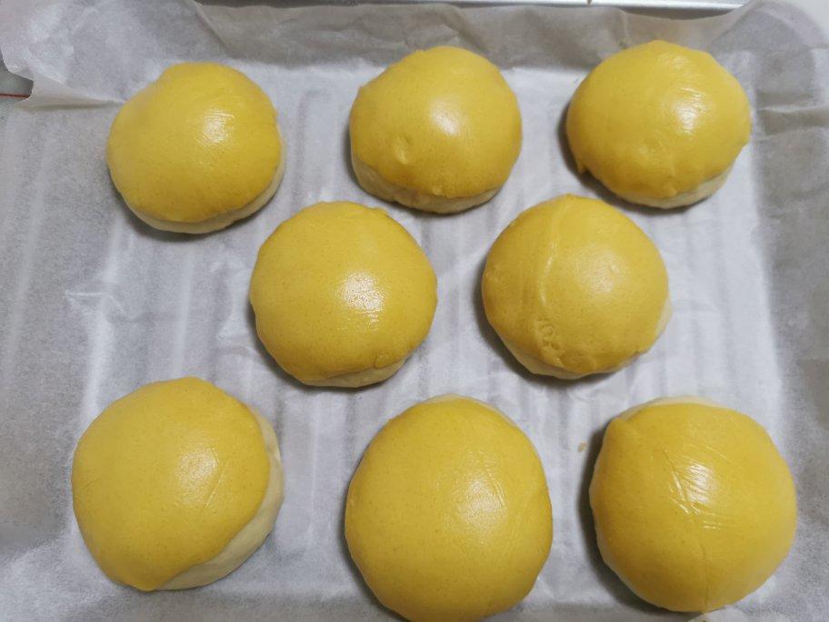 好吃到炸裂的港式菠萝包（附带制作酥皮的小视频）