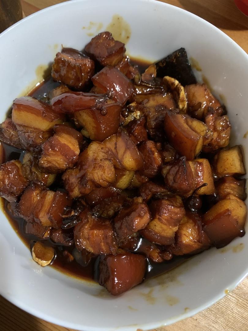 吃着碗里望着锅里的红烧肉