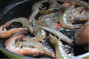 干锅土豆虾的做法 步骤4