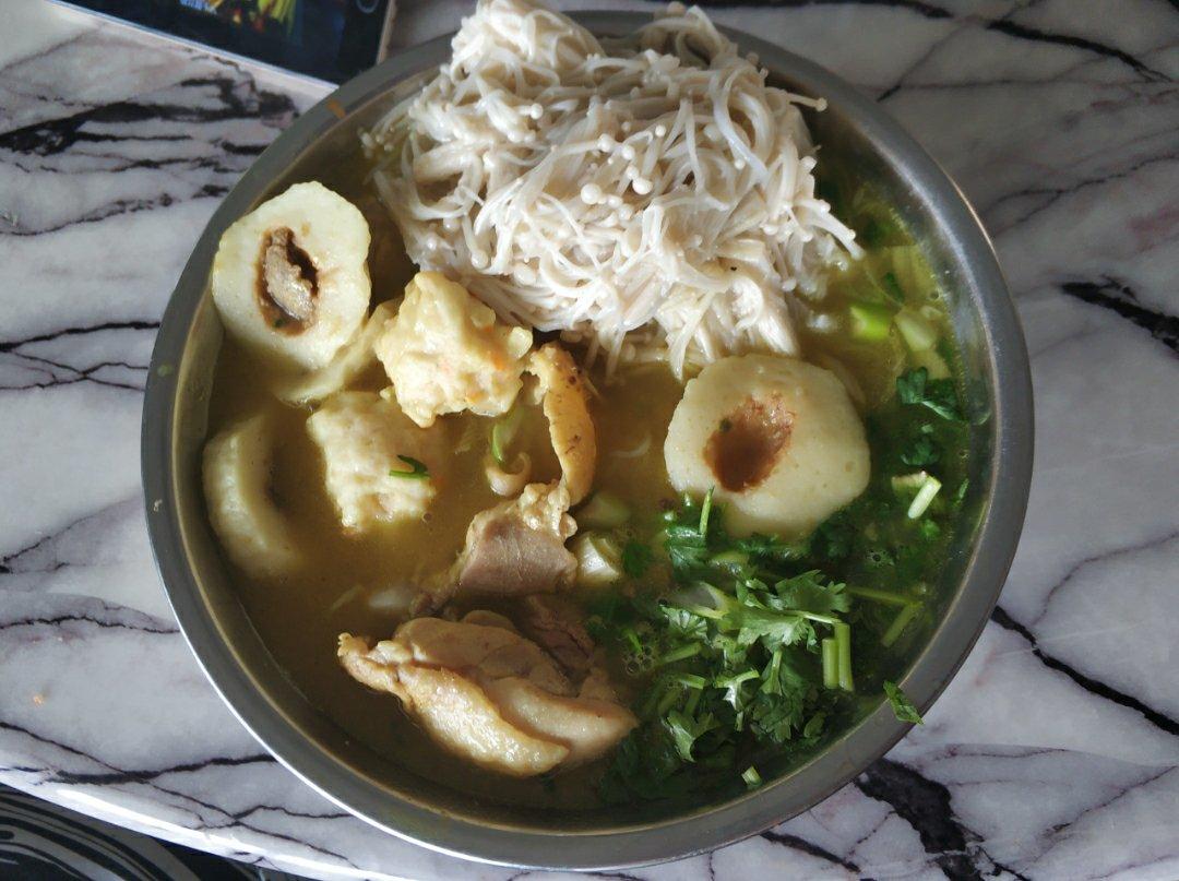 咖喱番茄丸子米线
