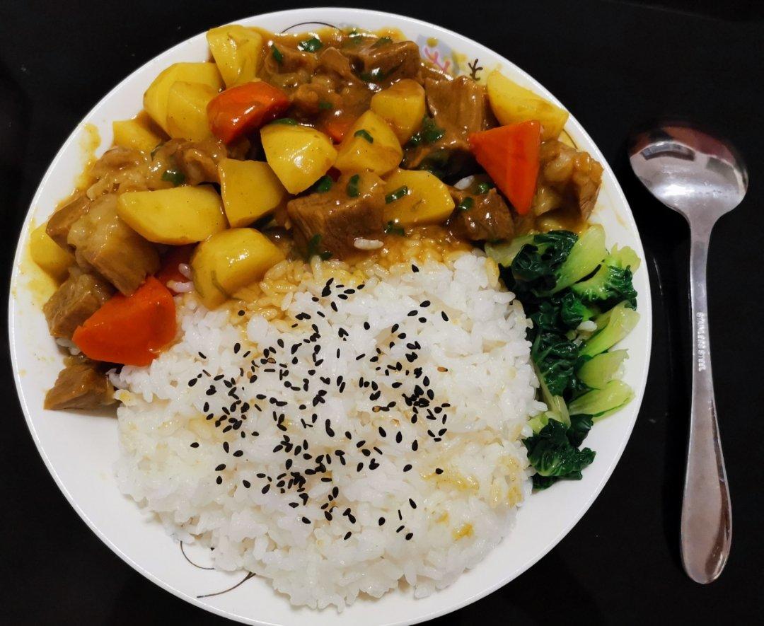 Mr董的招牌咖喱牛肉饭