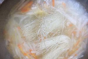海米萝卜粉丝汤的做法 步骤4