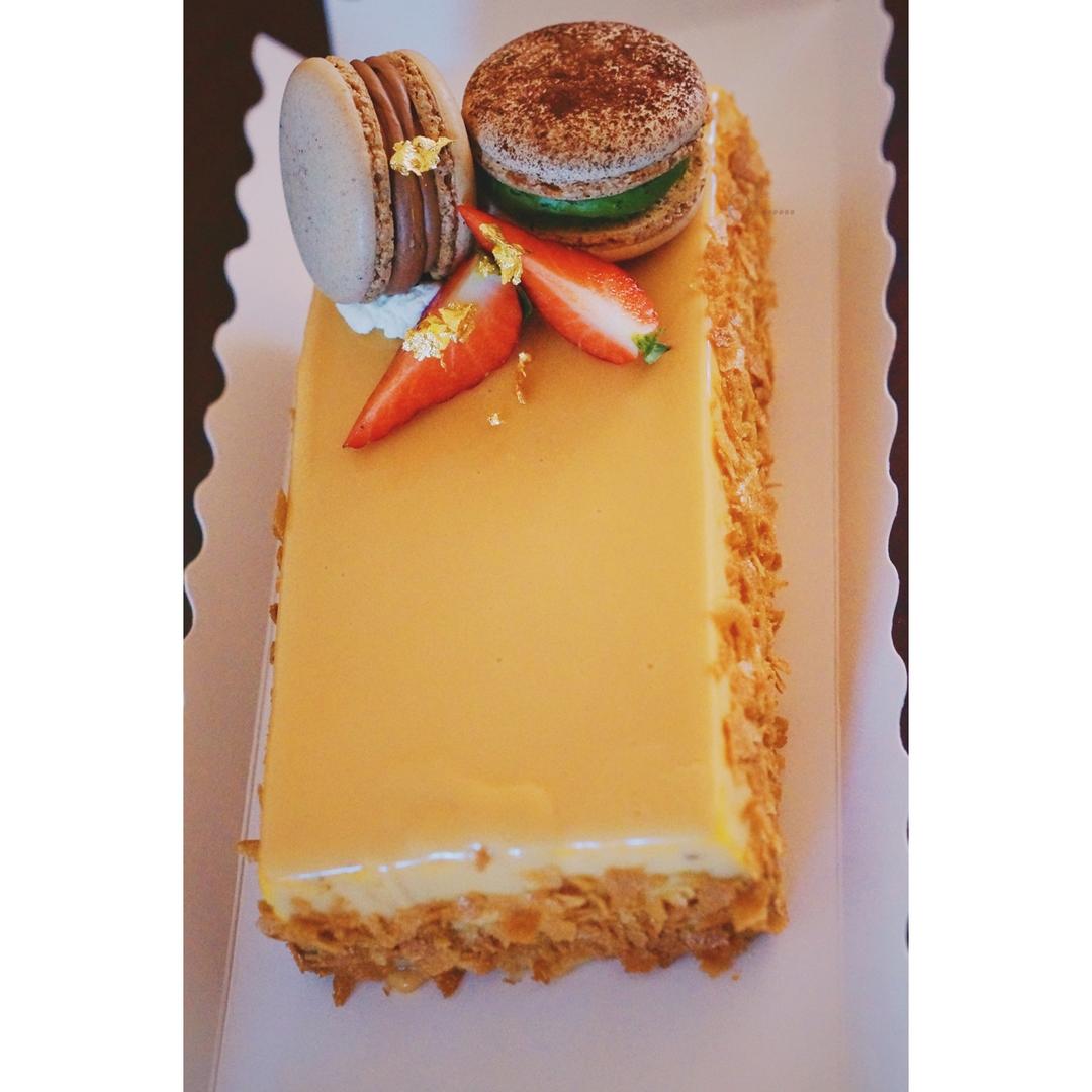 南瓜巧克力慕斯配焦糖淋面