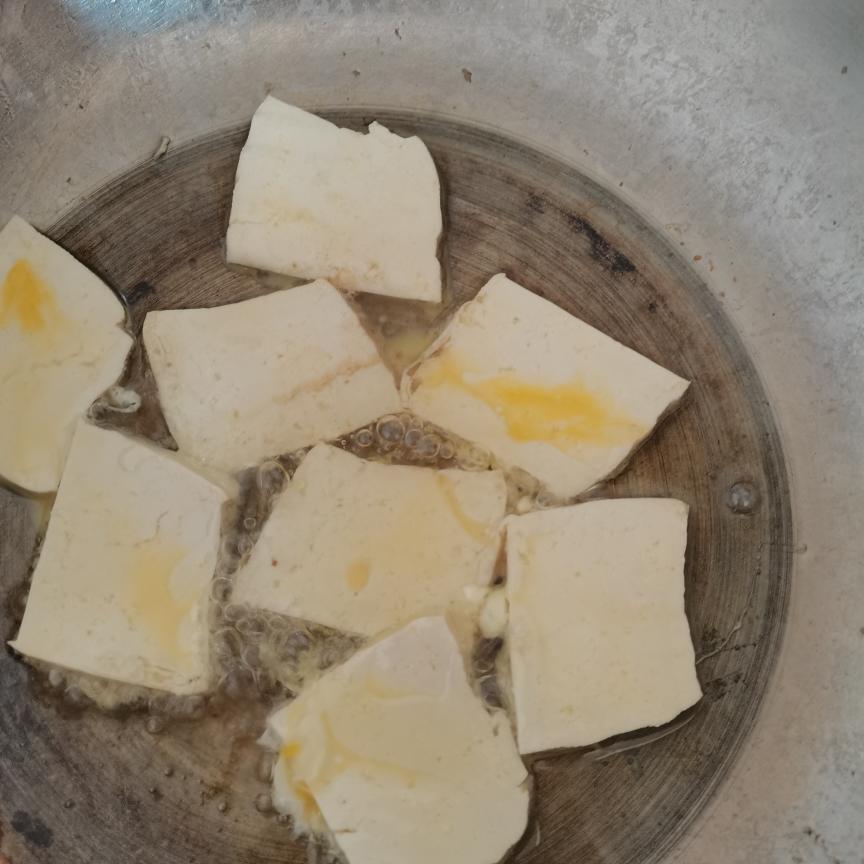 🥬快手素菜:煎焖豆腐的做法 步骤3