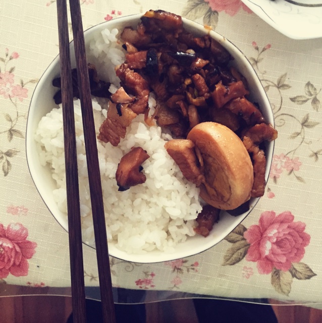 洋葱酥卤肉饭