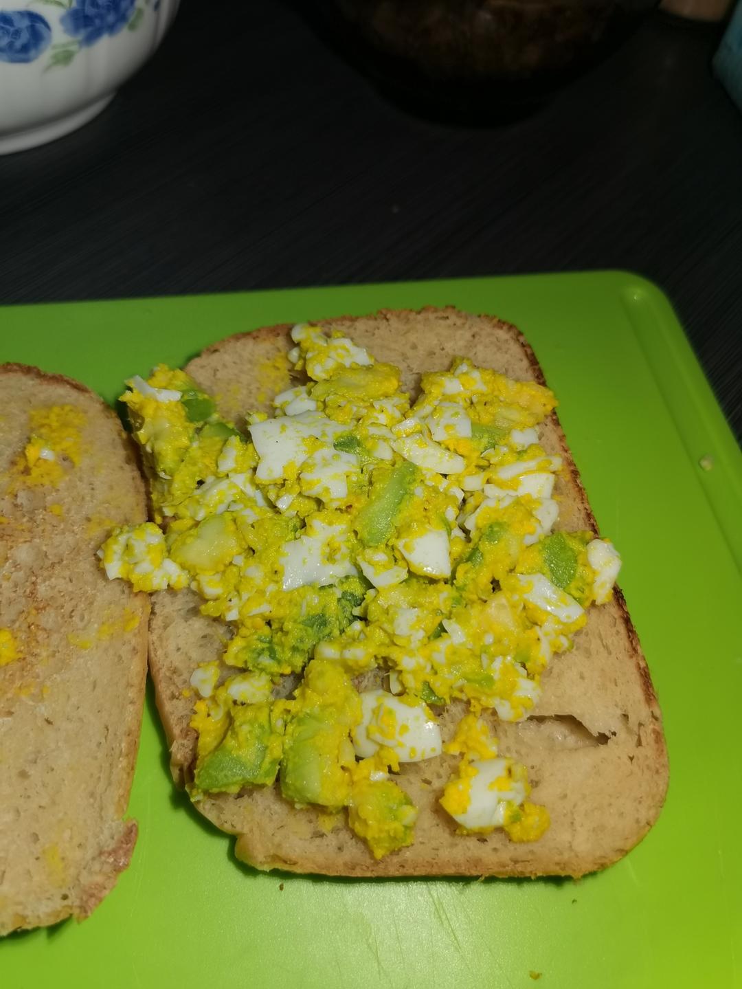 冬日小清新～牛油果鸡蛋沙拉三明治