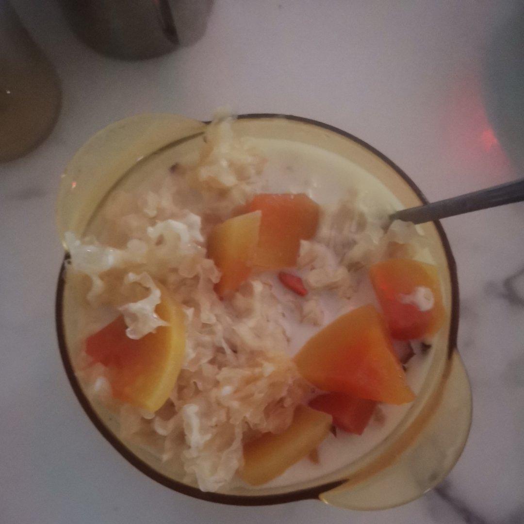 木瓜牛奶银耳糖水