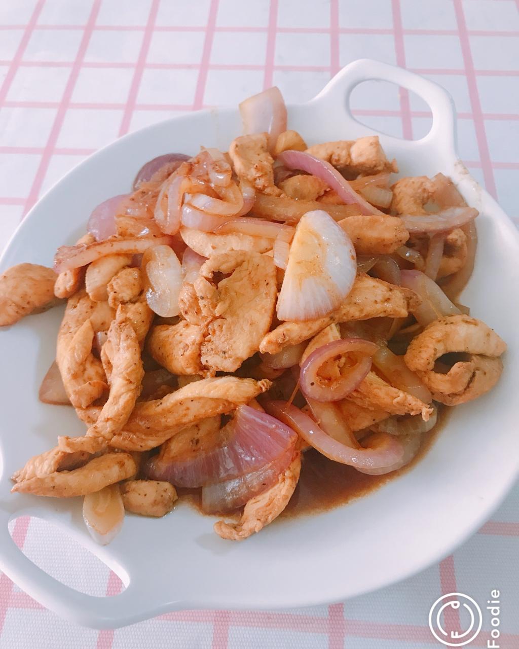洋葱炒鸡胸肉