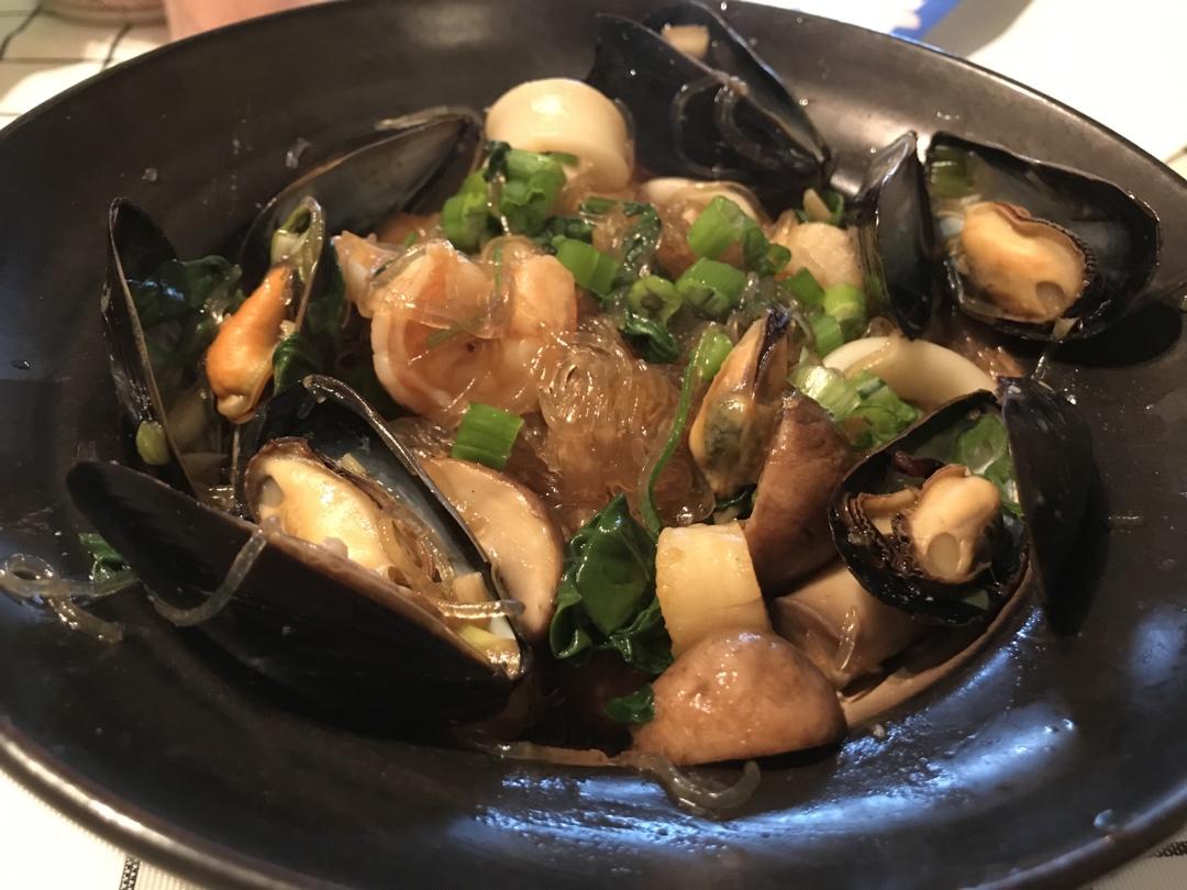 大口吃肉