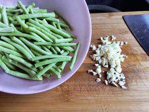 蒜蓉豇豆的做法 步骤3