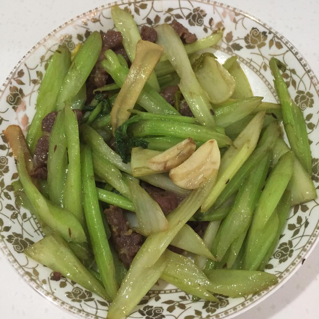 芹菜炒牛肉【附让牛肉嫩嫩的小秘密】