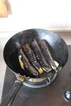 拿手菜--家常油焖茄子的做法 步骤2