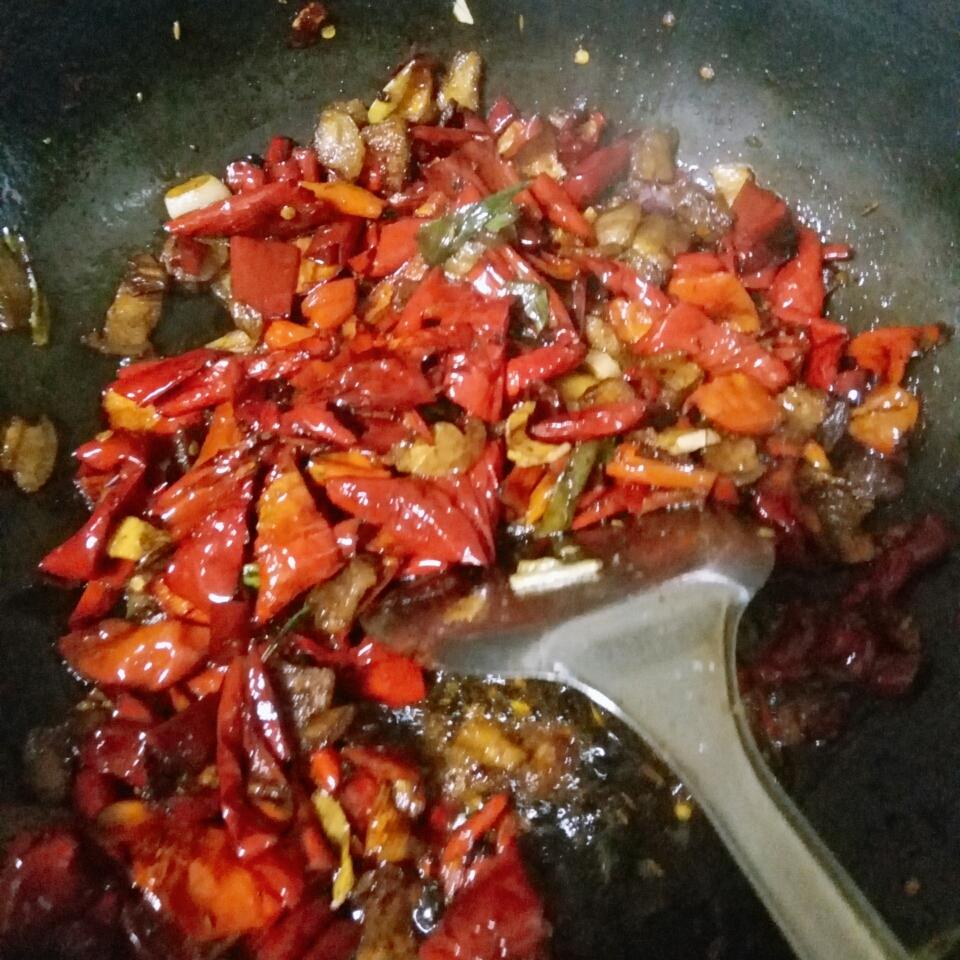 东北菜干椒皮炒肉