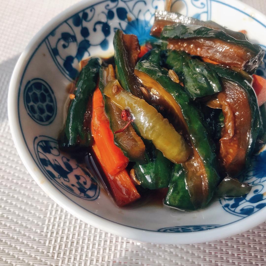 酱黄瓜，少盐一日渍