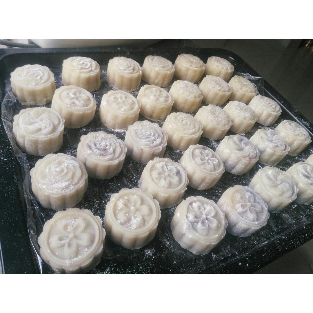 椰蓉奶黄冰皮月饼