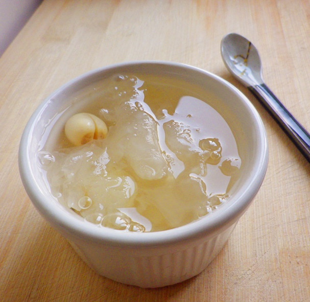 银耳莲子羹