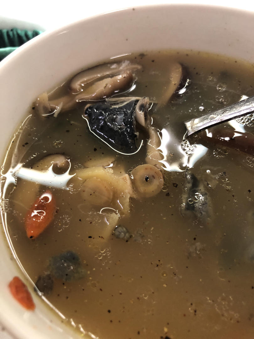 滋阴补血～香菇山药乌鸡汤