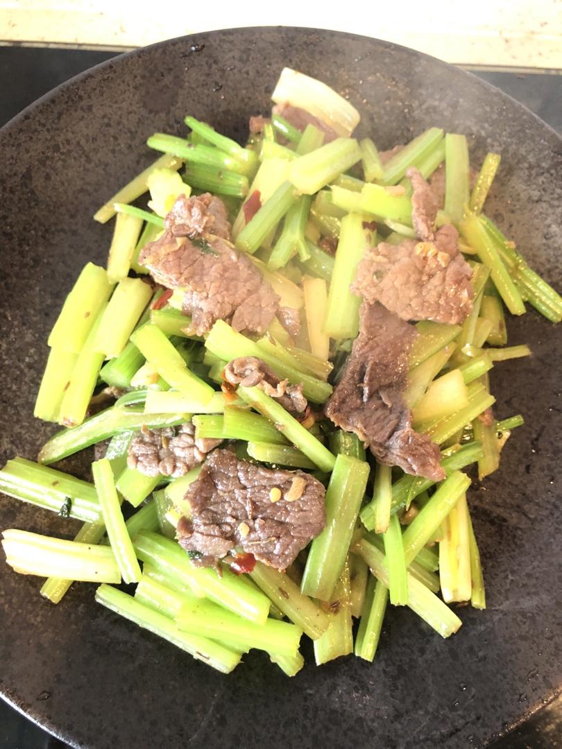芹菜炒牛肉【附让牛肉嫩嫩的小秘密】