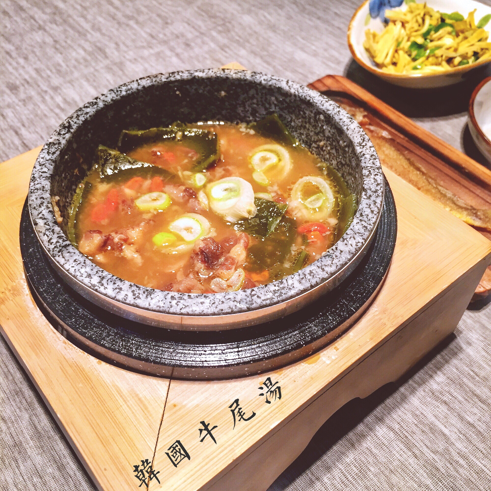 韩国慢炖牛尾汤的做法
