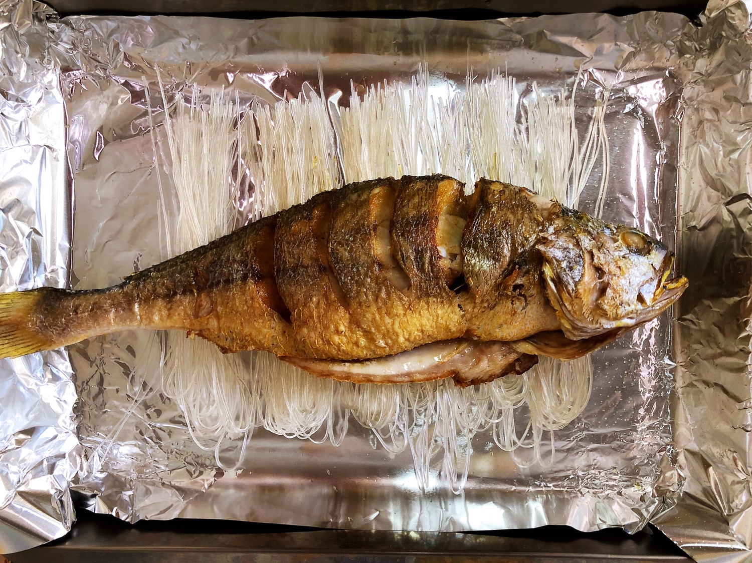 如何煎出一条金黄灿灿的完整不掉皮的黄花鱼的做法