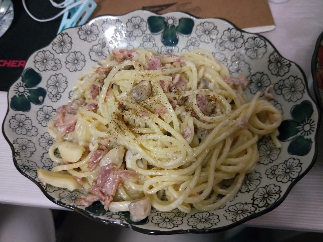 奶油培根蘑菇意面