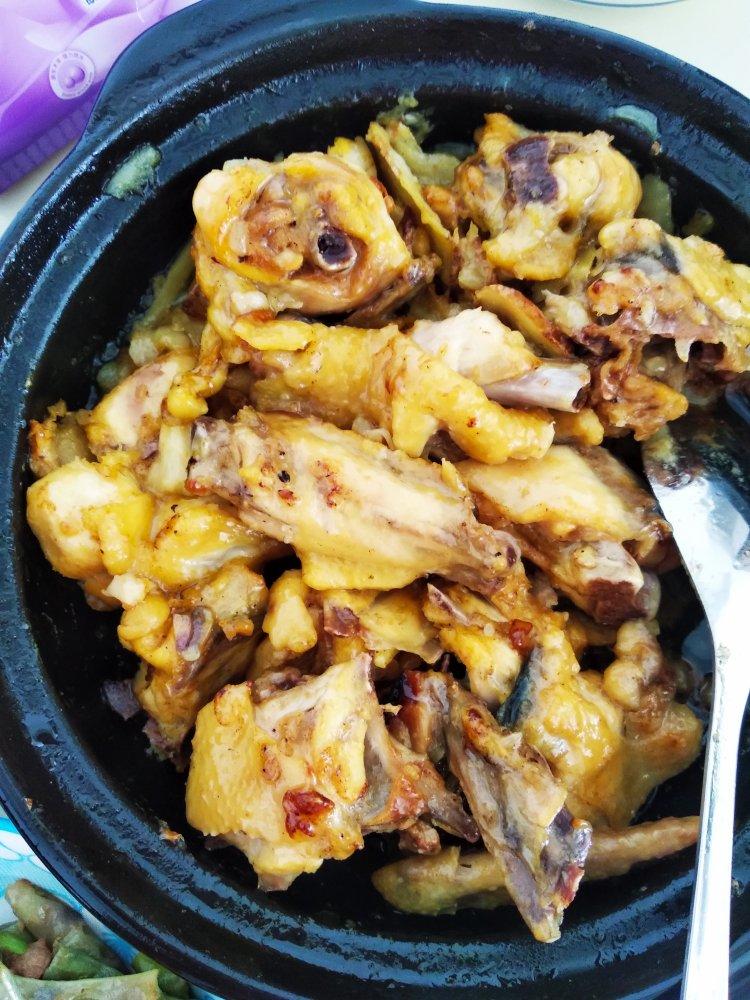 香味十足的沙姜鸡煲