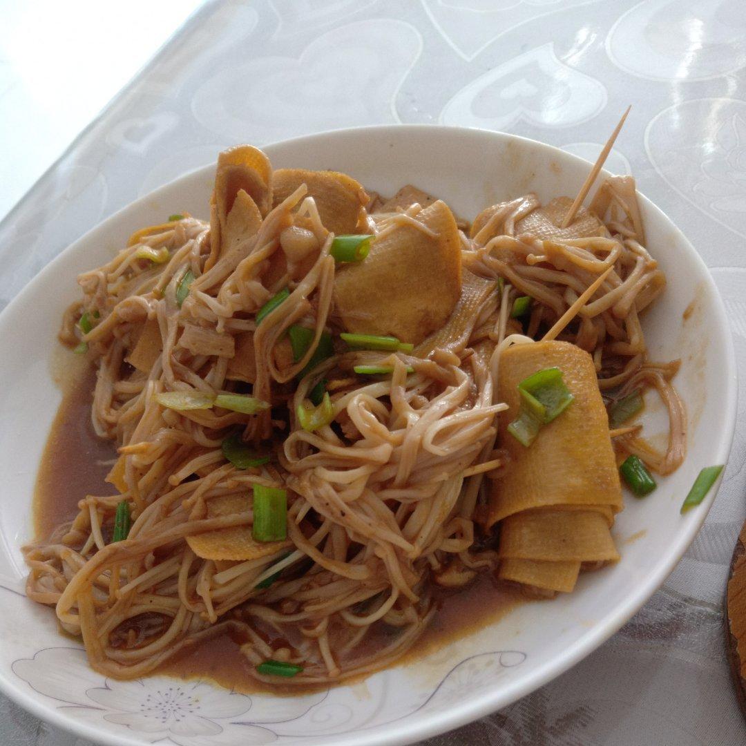 豆皮金针菇卷