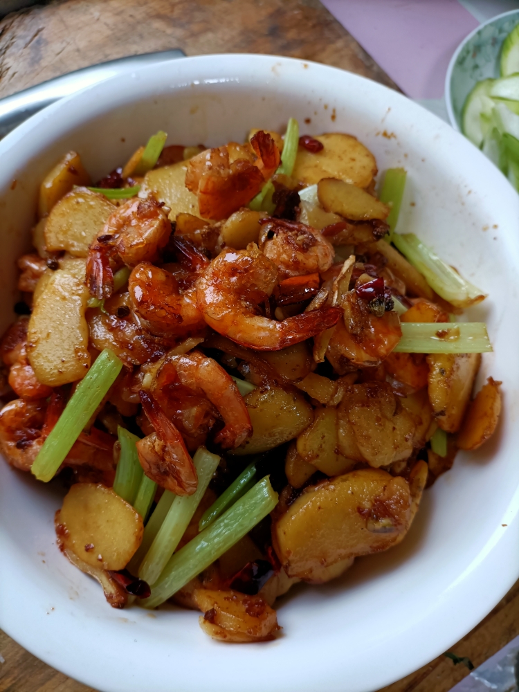 土豆干锅虾的做法