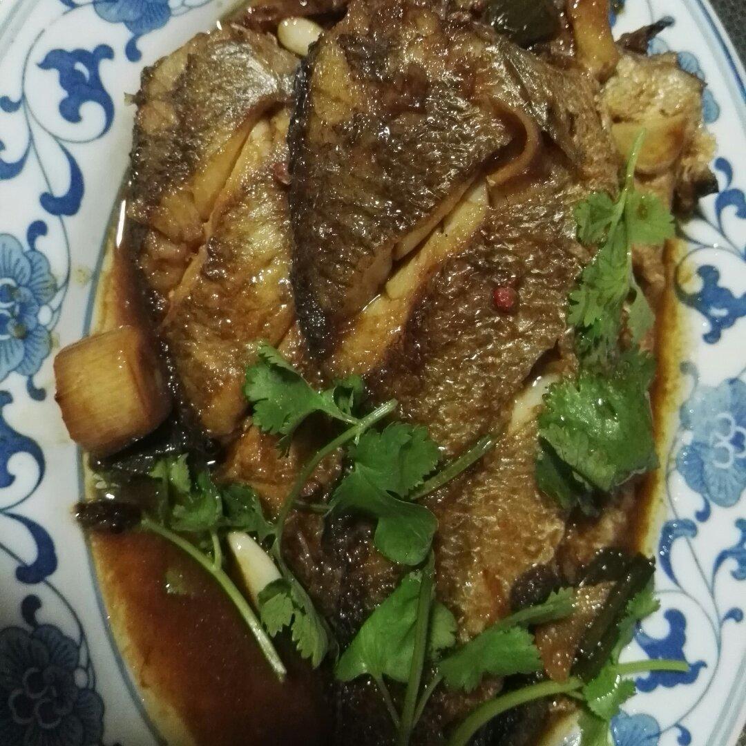 家常烧黄鱼 Yellow sea fish