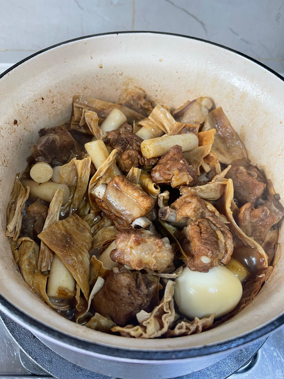 鸡腿土豆焖面【12月北鼎珐琅锅食谱】