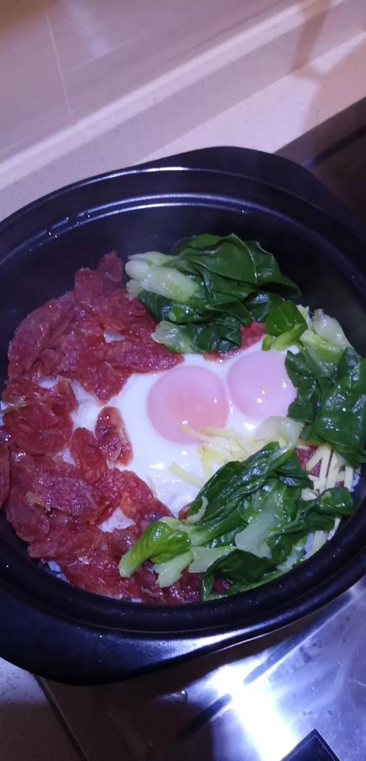 广式腊味煲仔饭