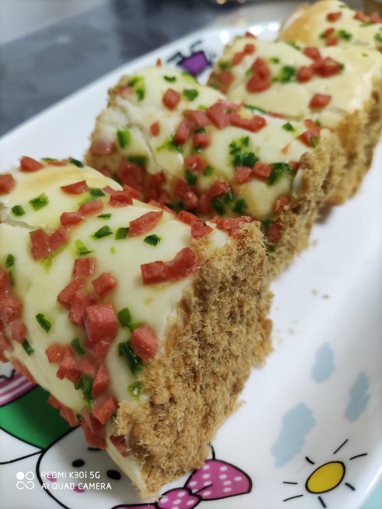 面包肉松沙拉卷