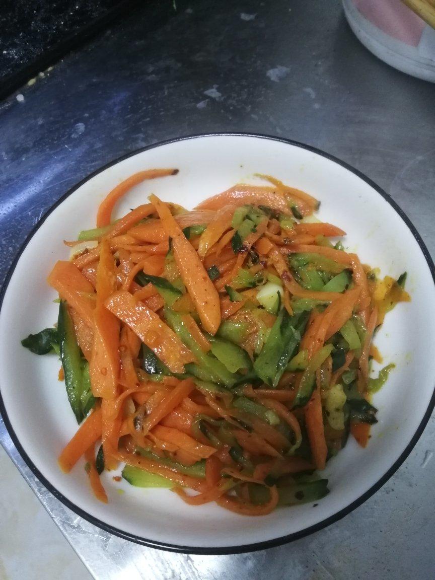 胡萝卜青瓜炒肉片