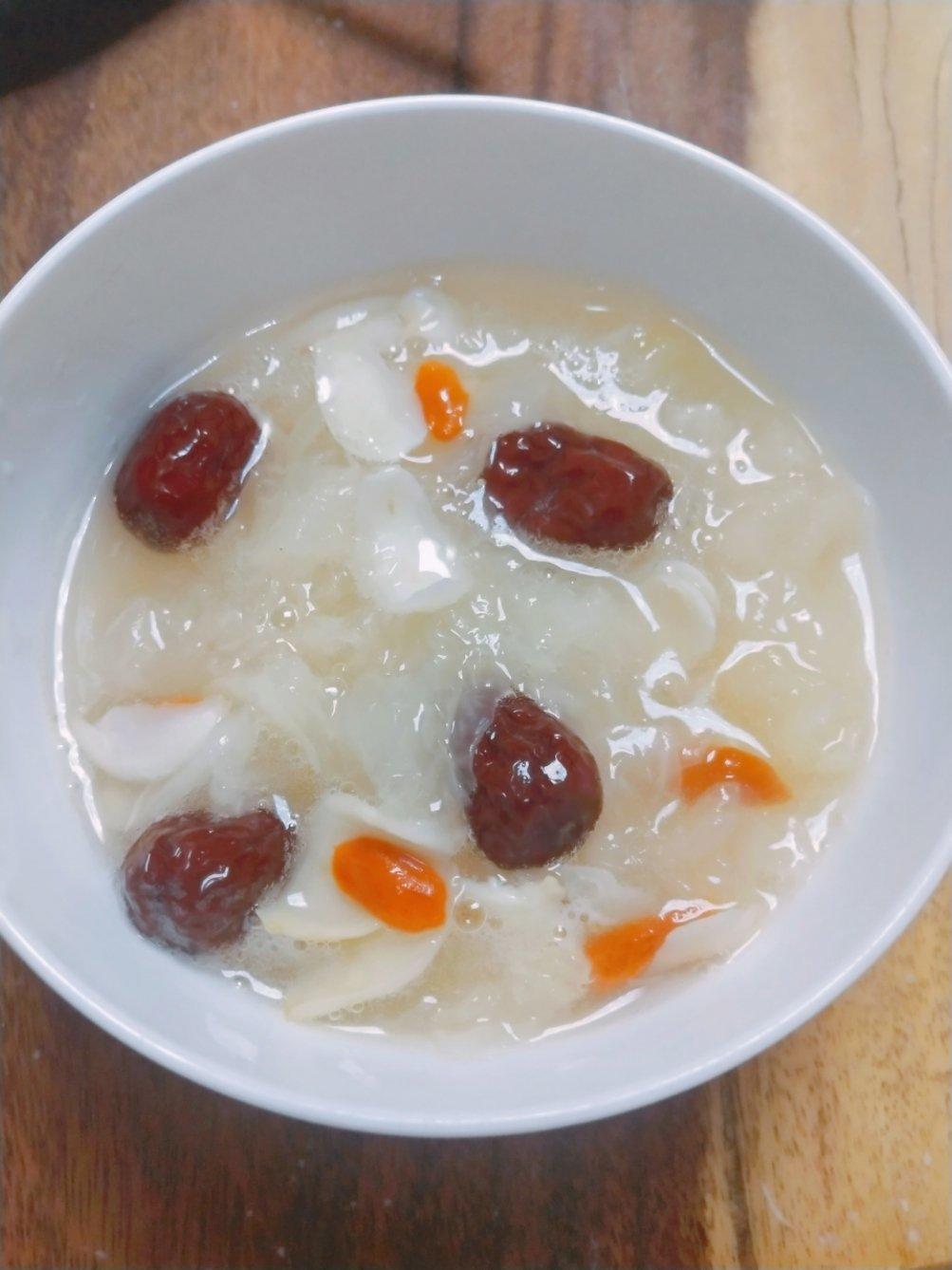 鲜银耳红枣汤 十分钟出胶