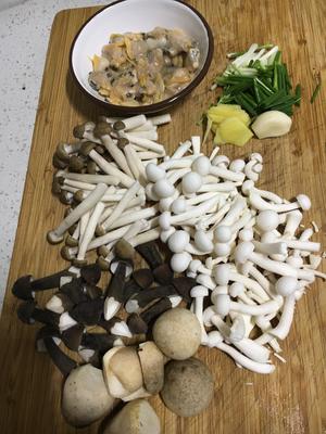 菌菇炒蛤蜊肉的做法 步骤1